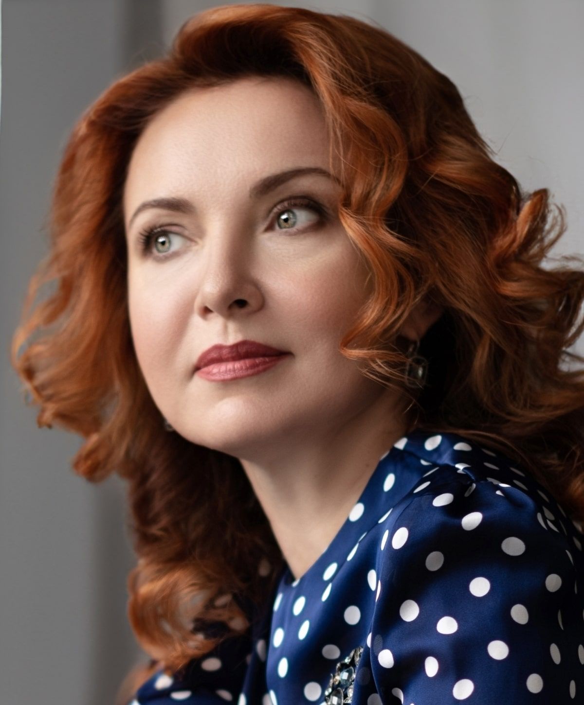 charlotte blepharoplasty model with red hair