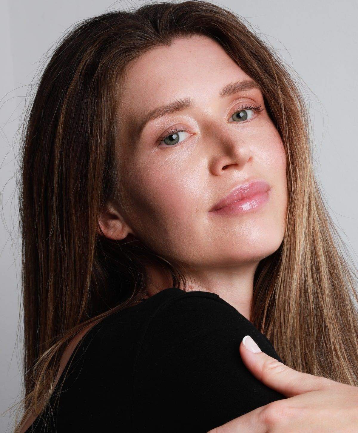 charlotte blepharoplasty model with brown hair