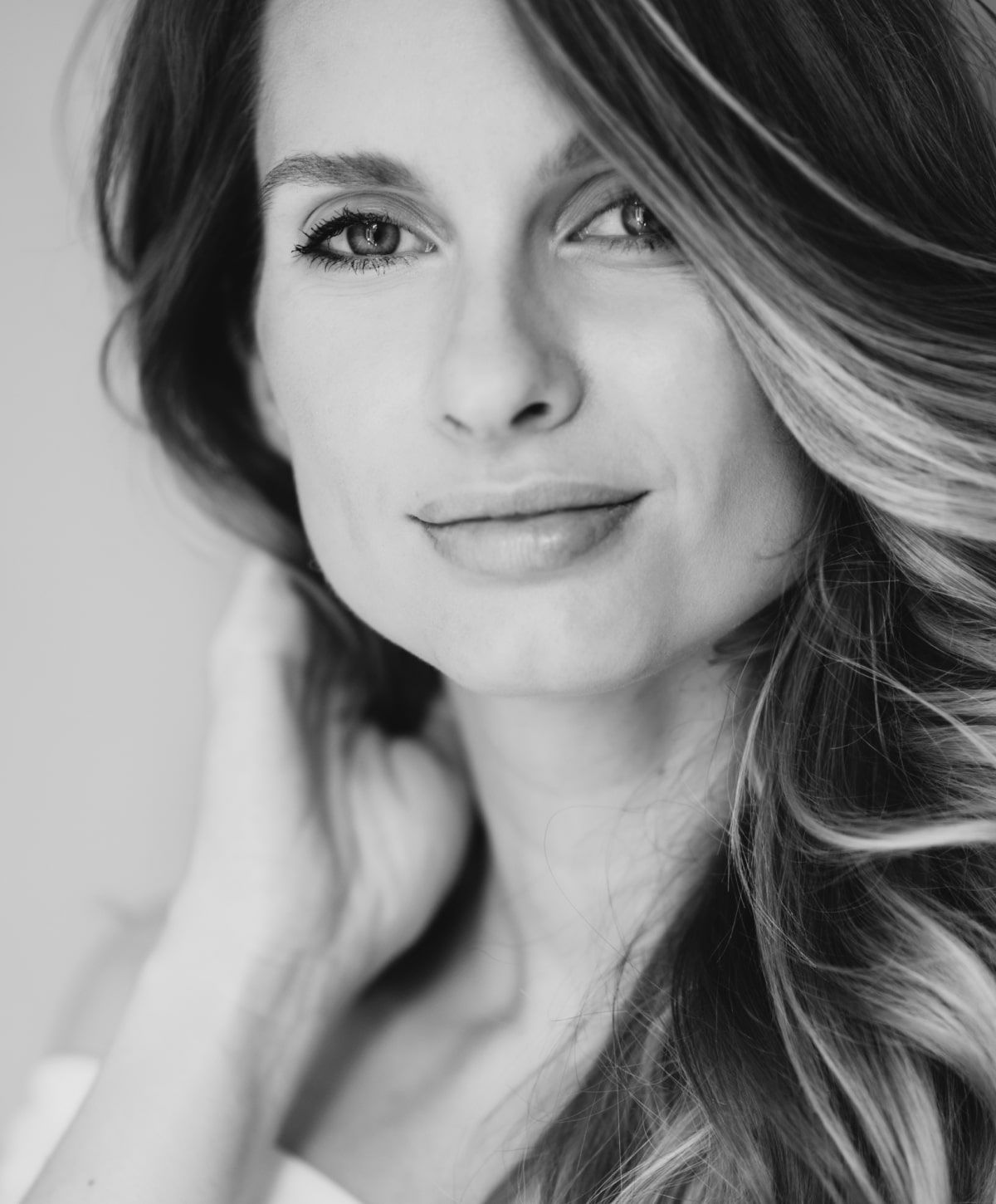 charlotte lip lift model with in black and white