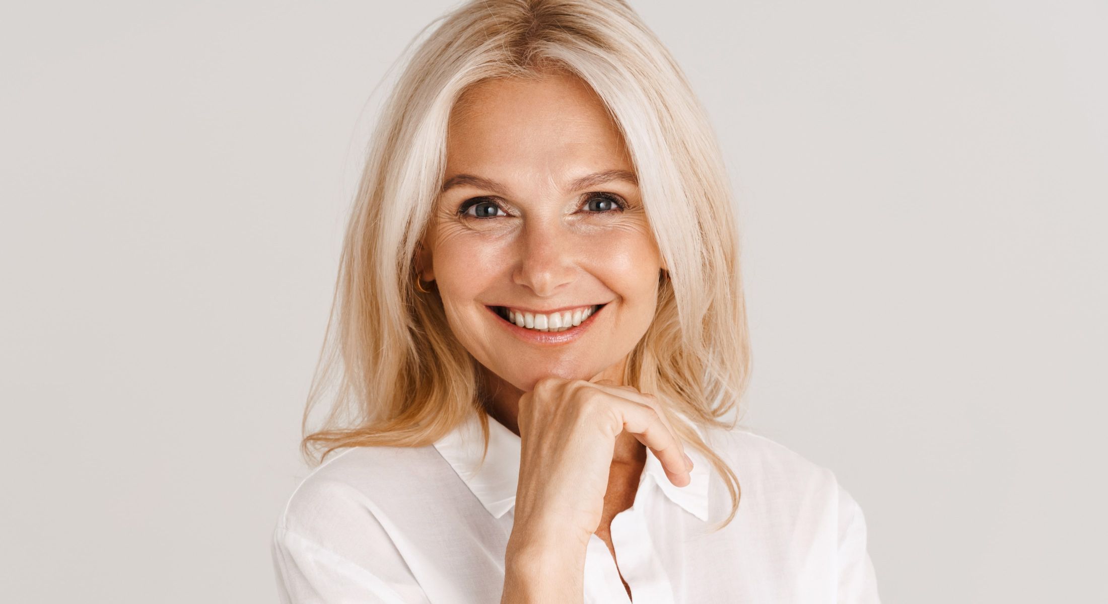 charlotte brow lift model with blonde hair