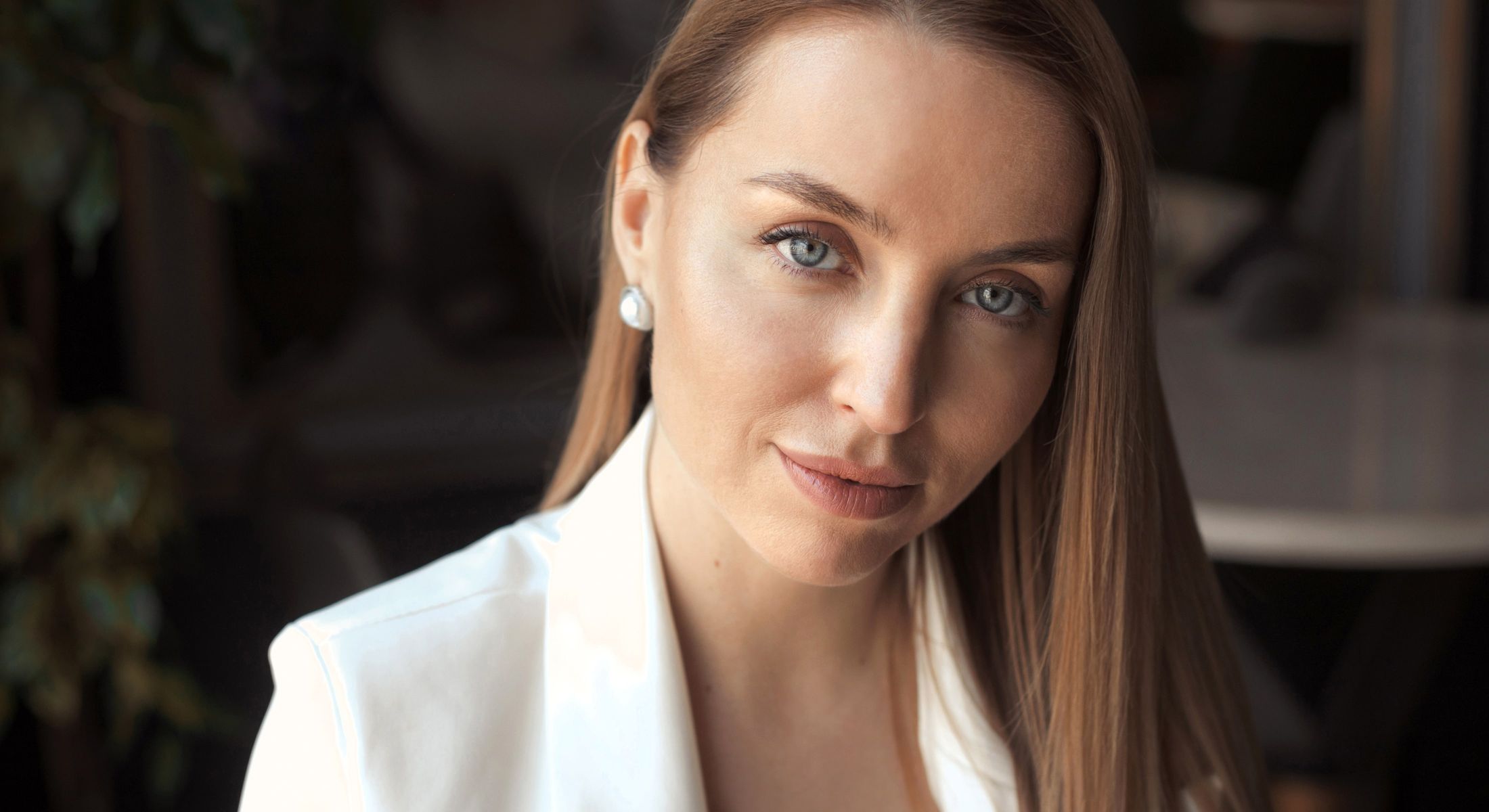 charlotte forehead lift model with blue eyes