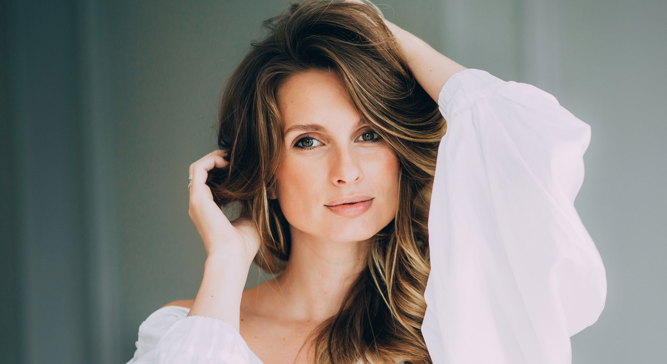 charlotte deep plane facelift model with brown hair